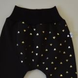 Softshellové kalhoty černá, zlatá srdíčka - baggy střih vel. 98