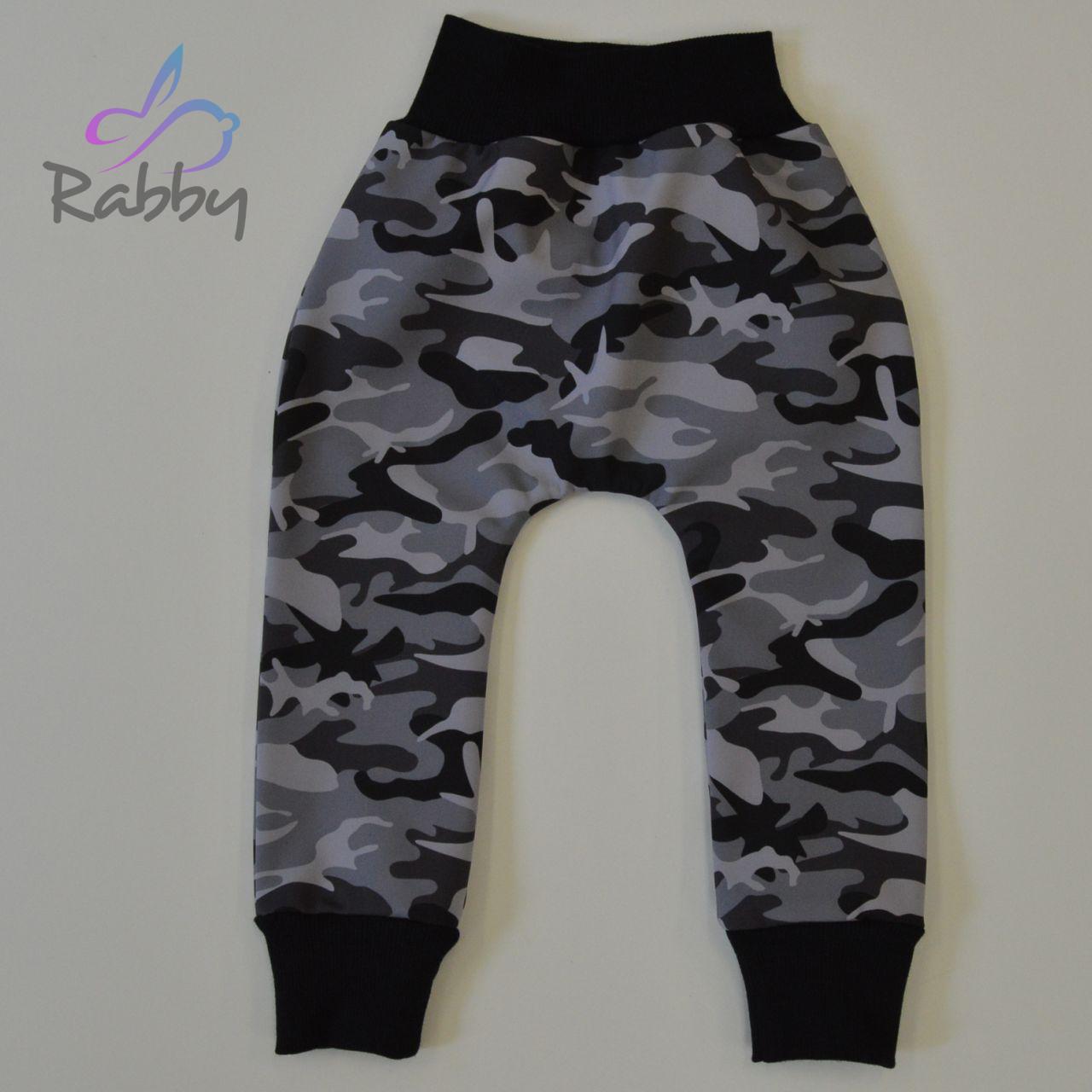 Zimní softshellové kalhoty šedý maskáč - baggy střih vel. 98