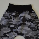 Zimní softshellové kalhoty šedý maskáč - baggy střih vel. 98