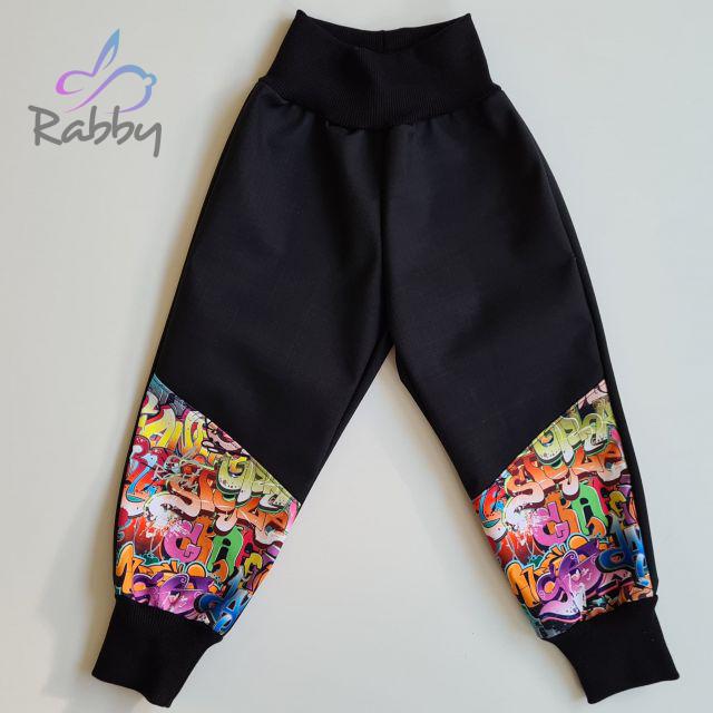 Jarní softshellové kalhoty černé s přestřižením graffiti - klasický střih vel. 92