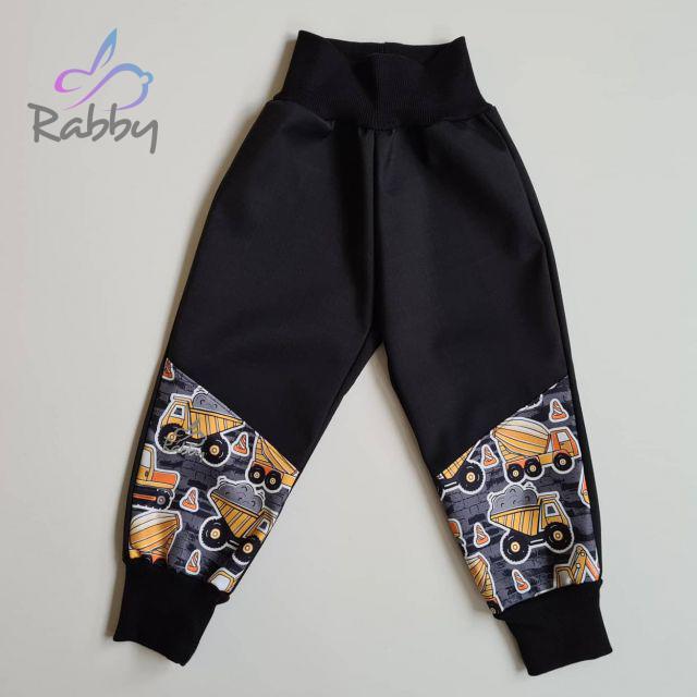 Jarní softshellové kalhoty černé s přestřižením se stroji - klasický střih vel. 92