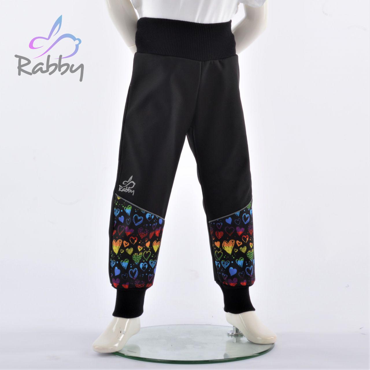Zimní softshellové kalhoty černé s přestřižením barevná srdíčka - klasický střih vel. 104
