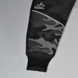 Zimní softshellové kalhoty černé s přestřižením reflexní maskáč - klasický střih vel. 116