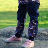 Zimní softshellové kalhoty modré s přestřižením koně na modré - klasický střih vel.  92