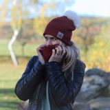 Dámská zimní čepice červená pletenina vel. 57 (obvod hlavy 56-59 cm)