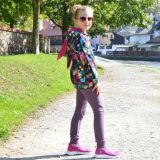 Mikina s oušky tmavé květy vel. 122