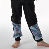 Zimní softshellové kalhoty černé s přestřižením lístky na mintu - klasický střih vel. 146