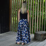 Dámská sukně dlouhá lilie na modré vel. L