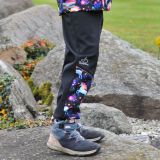 Zimní softshellové kalhoty černé s přestřižením barevný jednorožec - klasický střih vel. 146