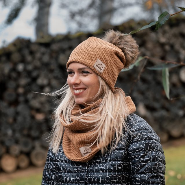 Dámská zimní čepice camel pletenina vel. 55 (obvod hlavy 54-57 cm)