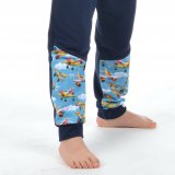 Klasické tepláky tm. modré s přestřižením letadla vel. 122