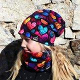 Set homeless čepice a nákrčníku karmínová srdce vel. 48 (obvod hlavy 47-50 cm)